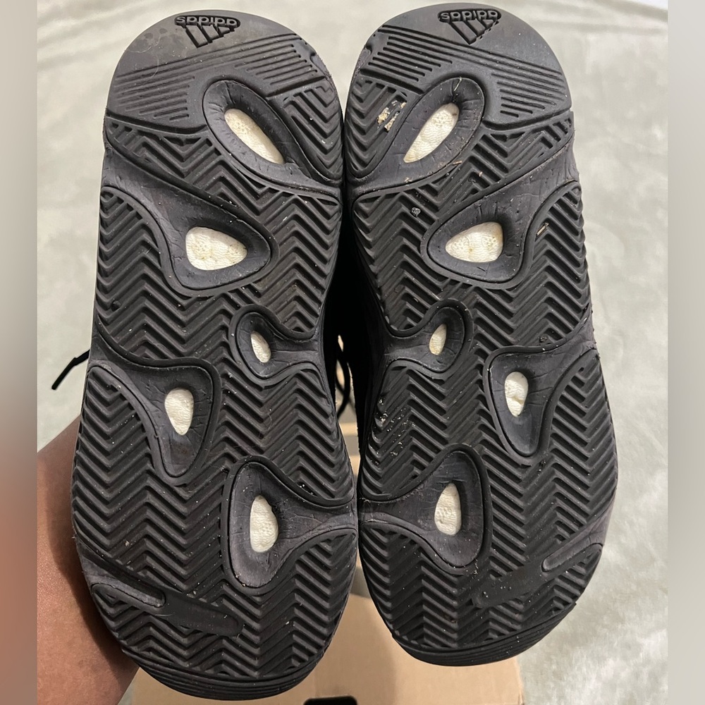 Yeezy Boost 700 V2 Kids Vanta - Picture 7 of 16